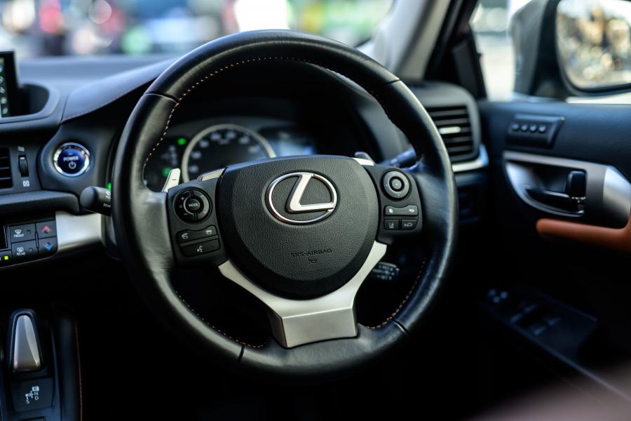 Панель приборов Lexus CT200h 2019 года  (JP) (фото 10 из 27)